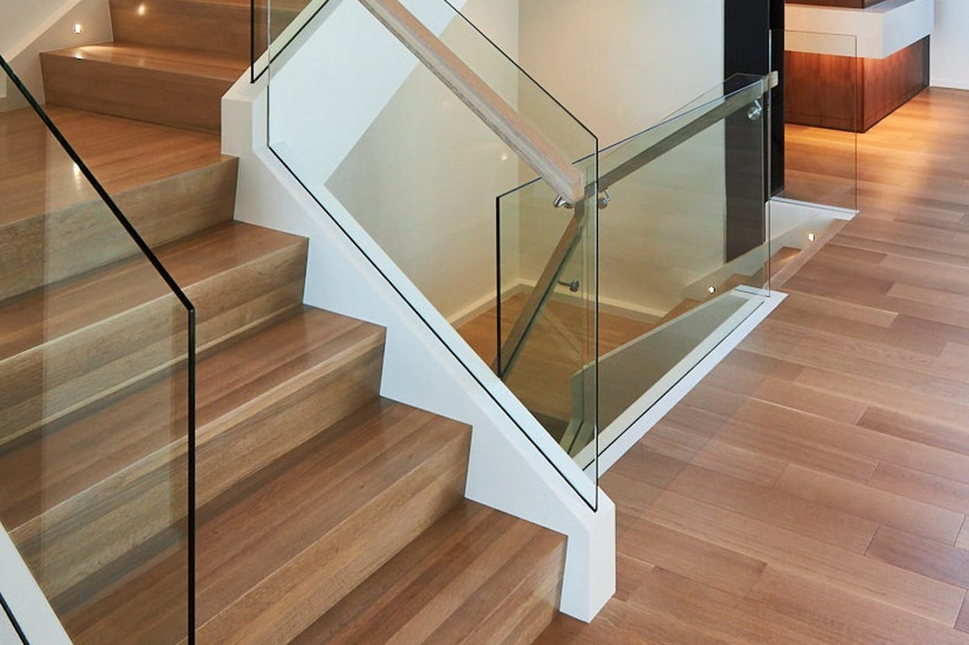 Post free glass balustrade along a floating stone staircase