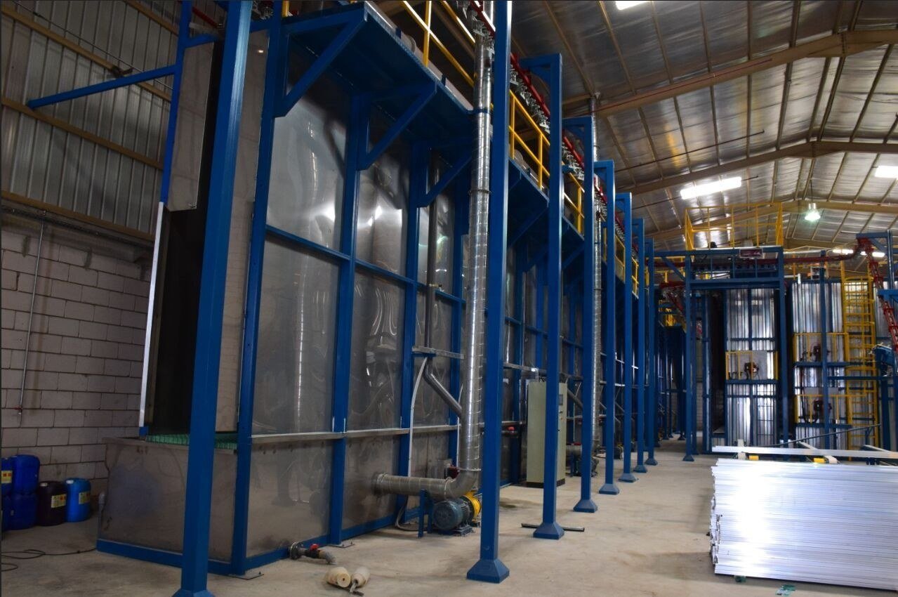 Surface pre-treatment line ahead of the powder-coating booths