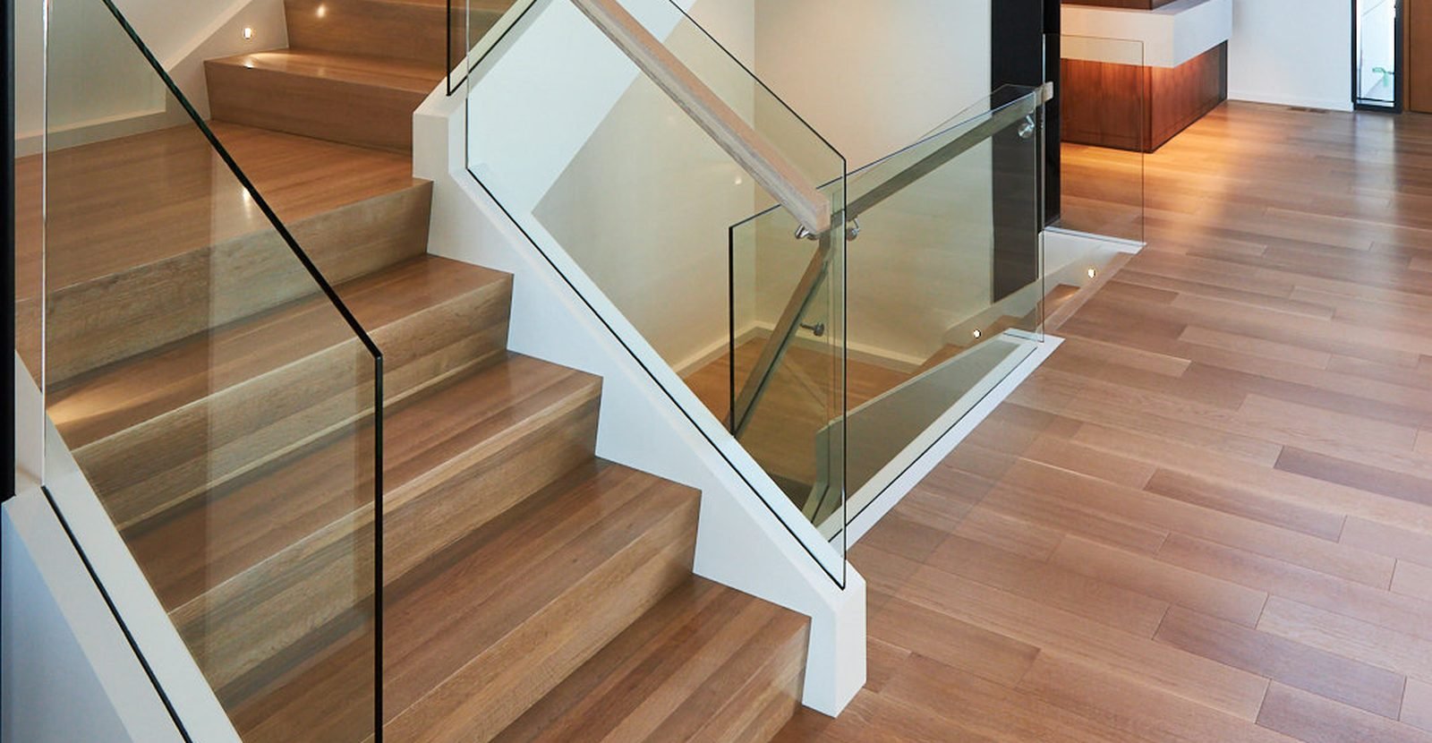 Post free glass balustrade along a floating stone staircase